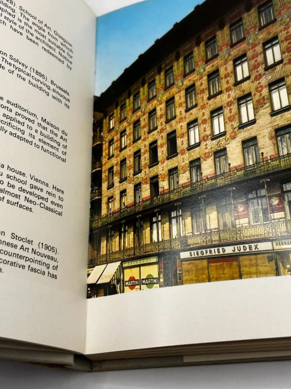 Art Nouveau by Renato Barilli 1969 Small Hard Cover Dust Jacket Good Condition - Picture 3 of 5